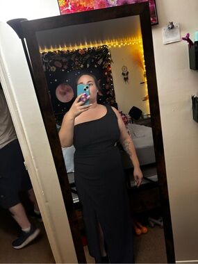 VENUS One-Shoulder Black Maxi Dress